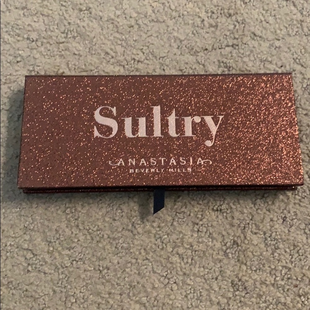 Gently Used Anastasia Beverly Hills Sultry Palette